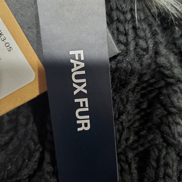 The North Face Womens OH mega pom faux fur beanie cable knit hat black - Picture 3 of 6